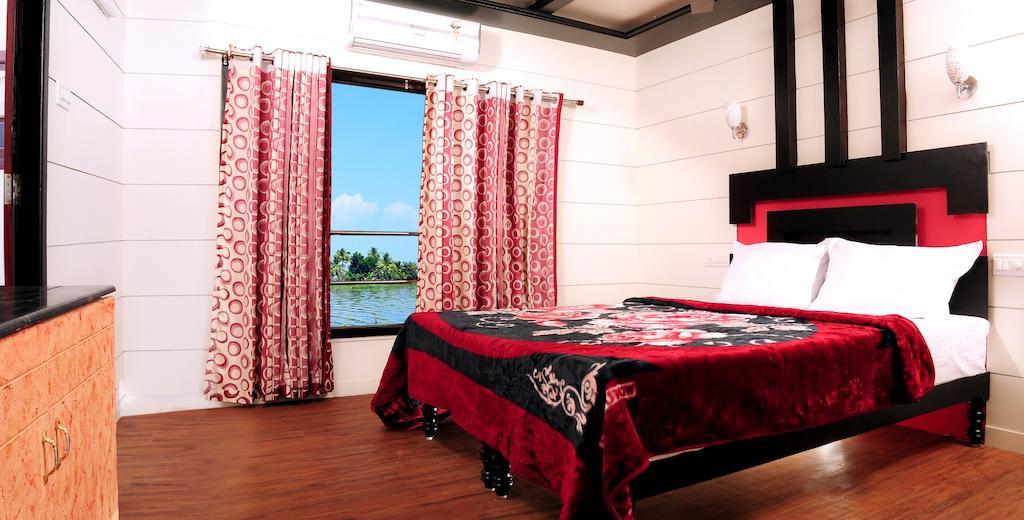 Hotel Vaishnav Tours Alappuzha Zimmer foto