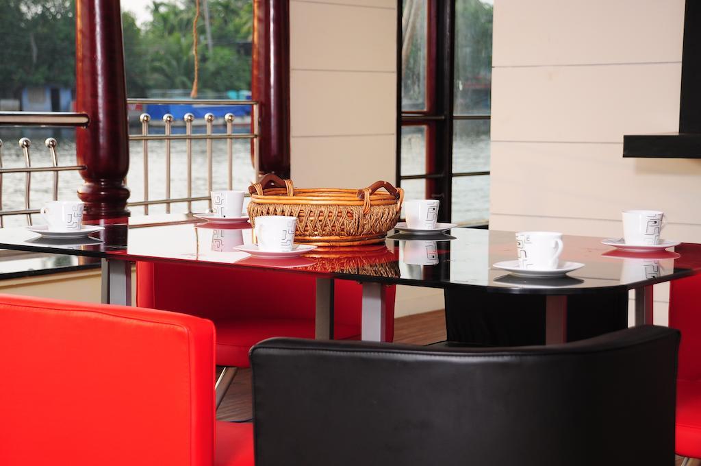 Hotel Vaishnav Tours Alappuzha Exterior foto