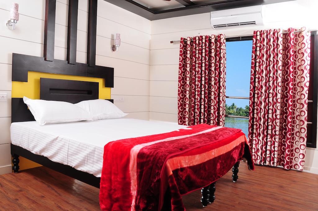 Hotel Vaishnav Tours Alappuzha Zimmer foto