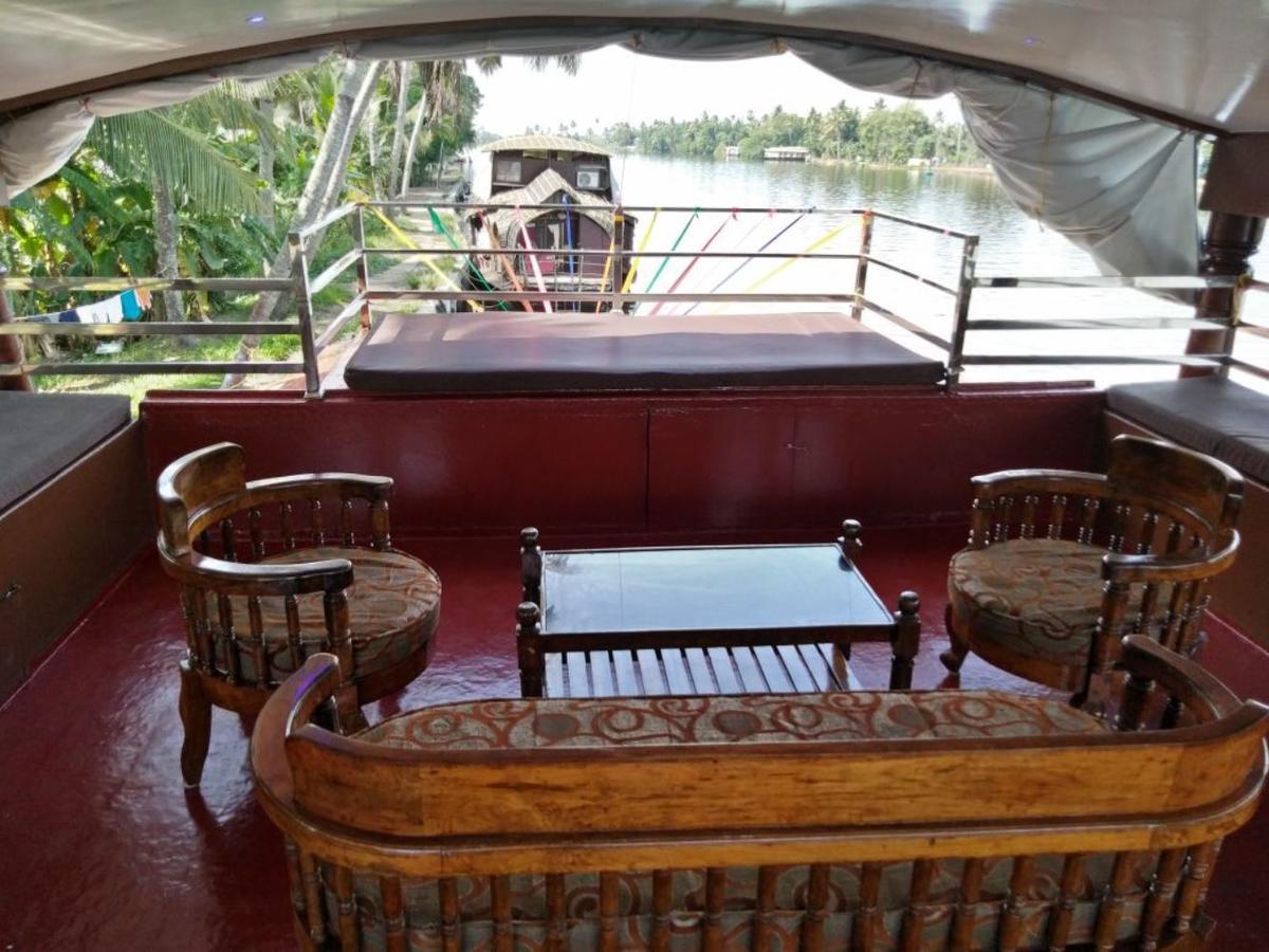 Hotel Vaishnav Tours Alappuzha Exterior foto
